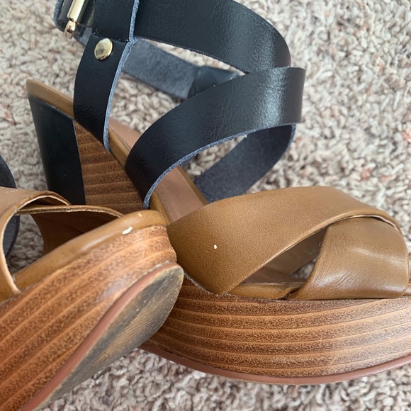 ALDO Bi-Color Wedges - Picture 3 of 6